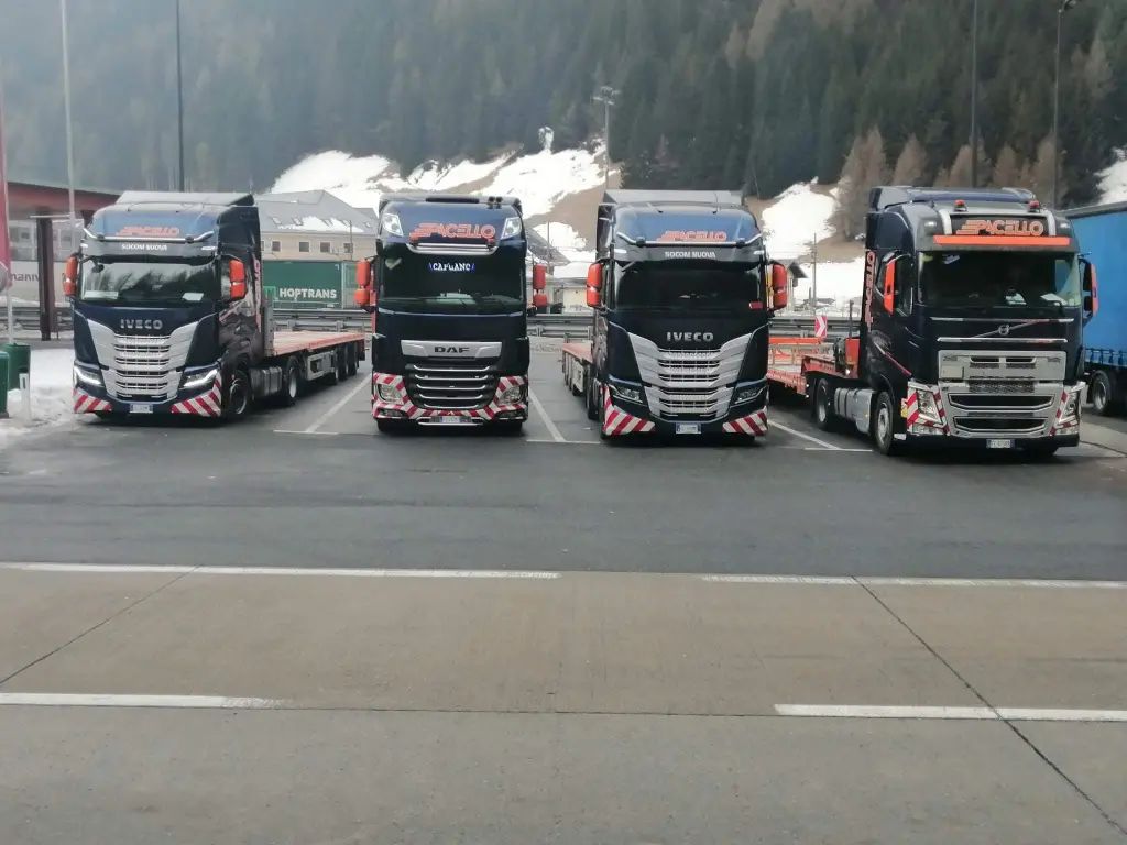^Trasporti mezzi militari